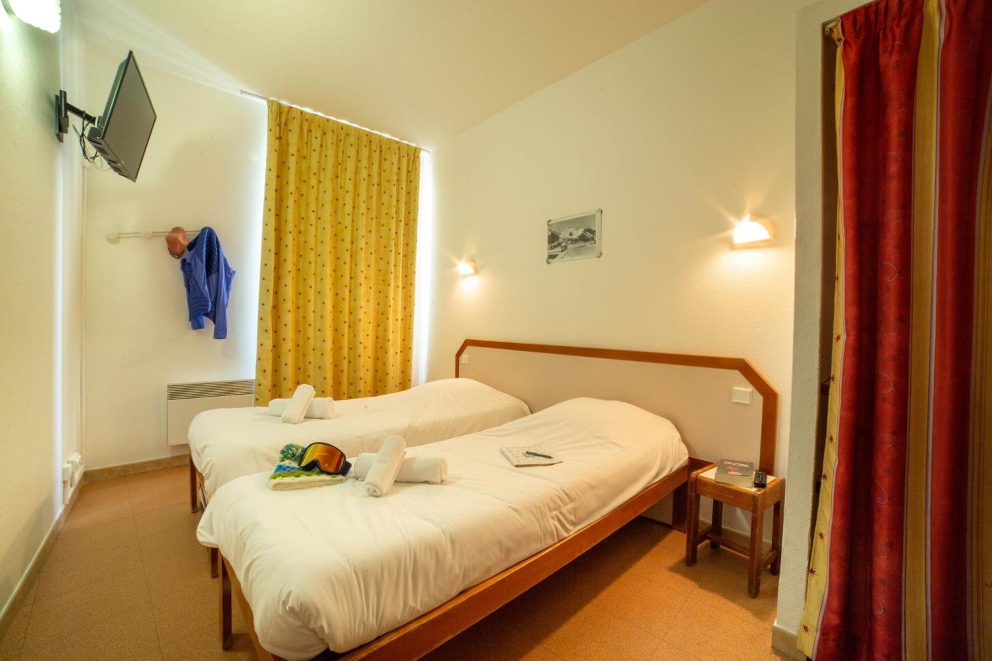 Le Rabuons Hotel Saint-Étienne-de-Tinée Екстериор снимка