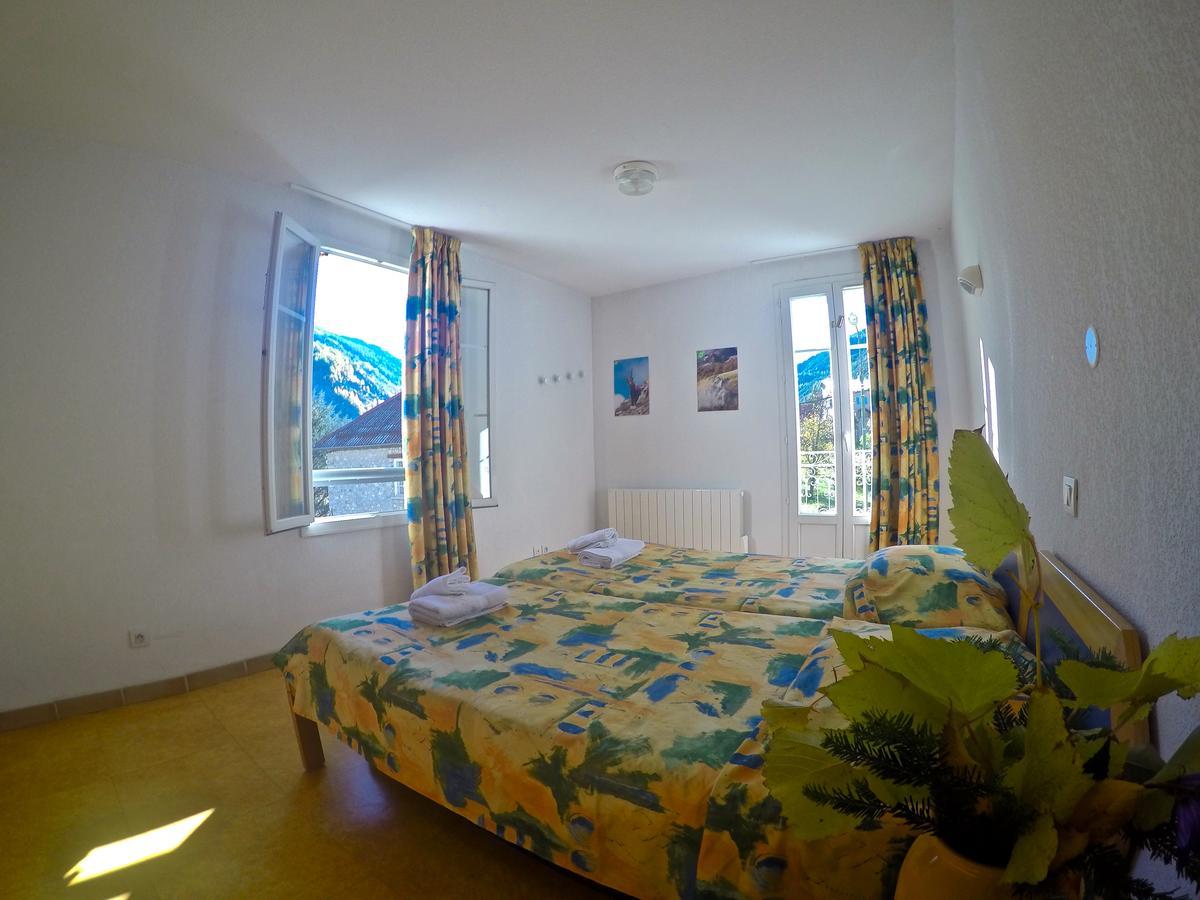 Le Rabuons Hotel Saint-Étienne-de-Tinée Екстериор снимка